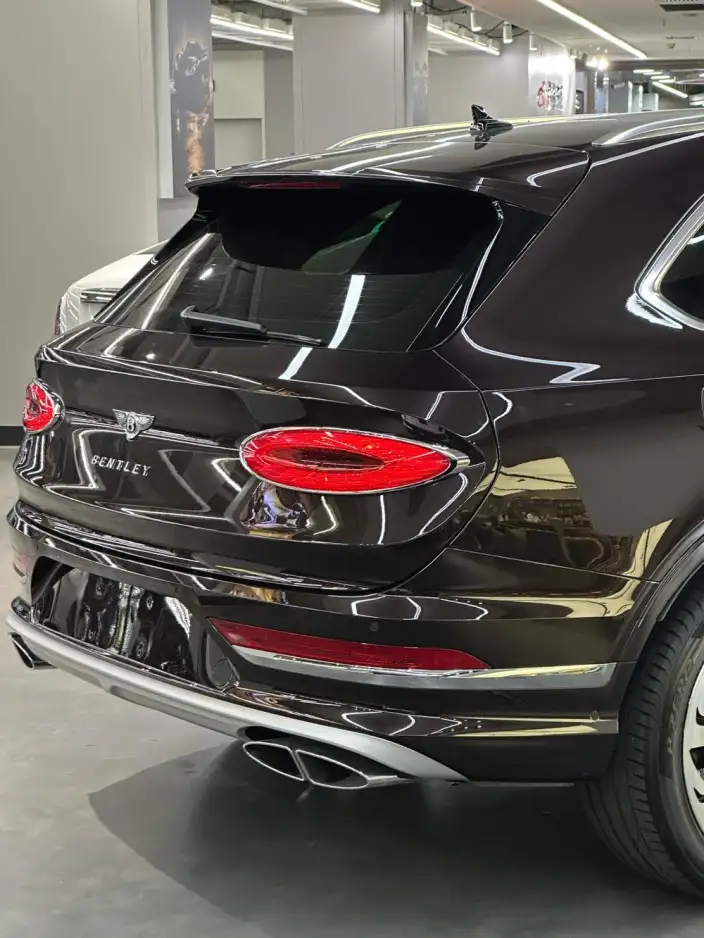 Bentayga 2023 Model 4.0T V8 Long wheelbase Edition – фото 7