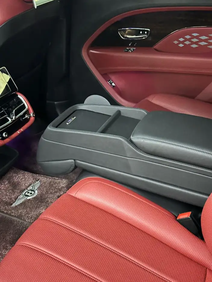Bentayga 2023 Model 4.0T V8 Long wheelbase Edition – фото 8