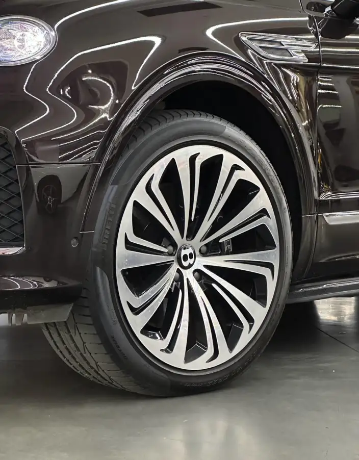 Bentayga 2023 Model 4.0T V8 Long wheelbase Edition – фото 9
