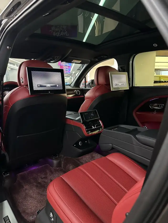 Bentayga 2023 Model 4.0T V8 Long wheelbase Edition – фото 10