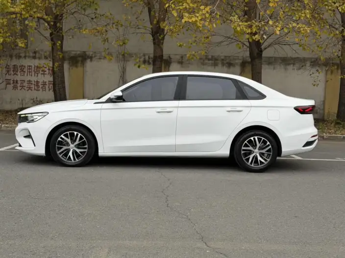 Geely Emgrand 2022 Model No. 4 Gen 1.5L CVT Luxury Model – фото 4