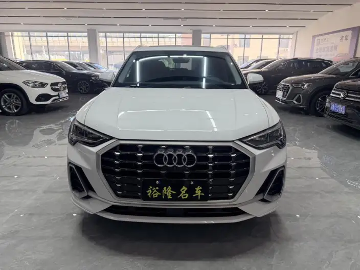 AUDI Q3 2023 Model 35 TFSI Fashion Dynamic Model