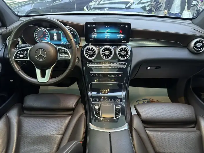 Mercedes-Benz GLC 2022 Model GLC 260 L 4MATIC Dynamic Model – фото 9