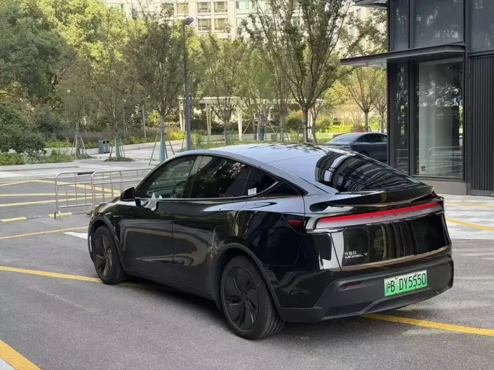 Model Y 2025 Model Rear-wheel drive version