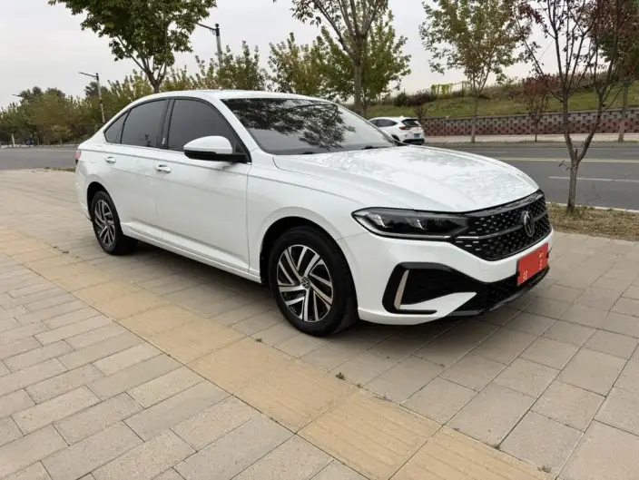 Volkswagen Lavida 2023 Model 1.5L Automatic Starry Sky Five Million Edition – фото 3