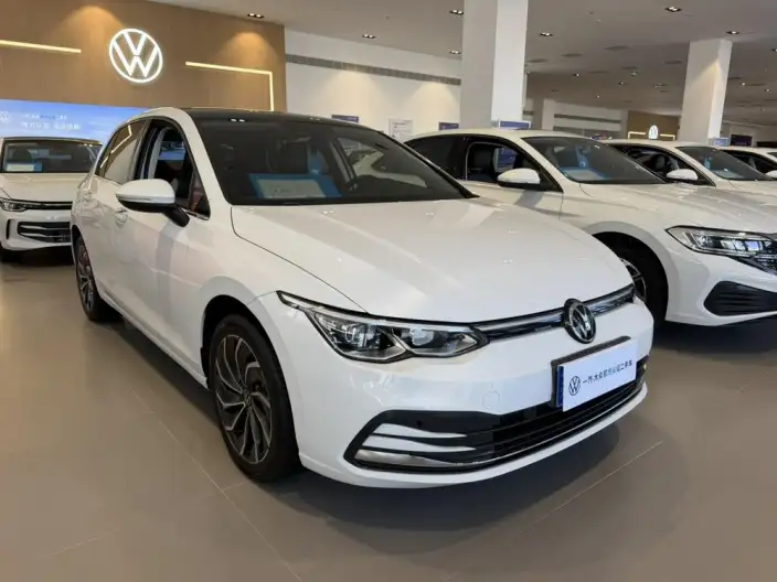 Volkswagen Golf 2023 Model 280TSI DSG Pro – фото 3