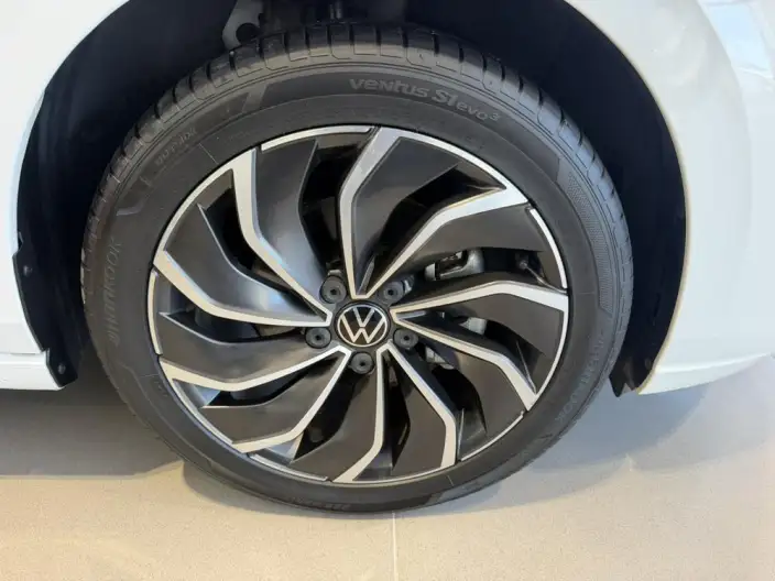 Volkswagen Golf 2023 Model 280TSI DSG Pro – фото 6
