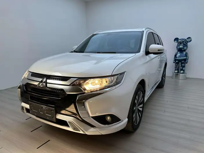 Mitsubishi Outlander 2021 Model 2.0L 2WD Changxiang Edition 5 seat – фото 1