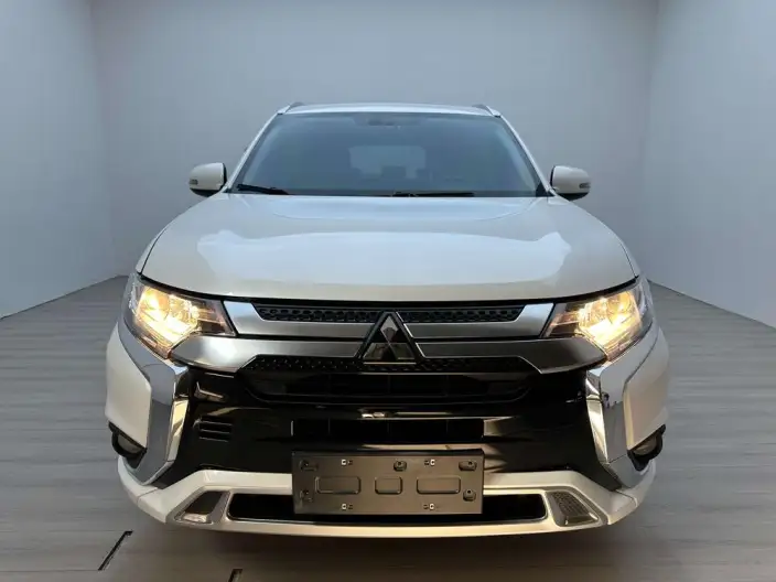 Mitsubishi Outlander 2021 Model 2.0L 2WD Changxiang Edition 5 seat – фото 2