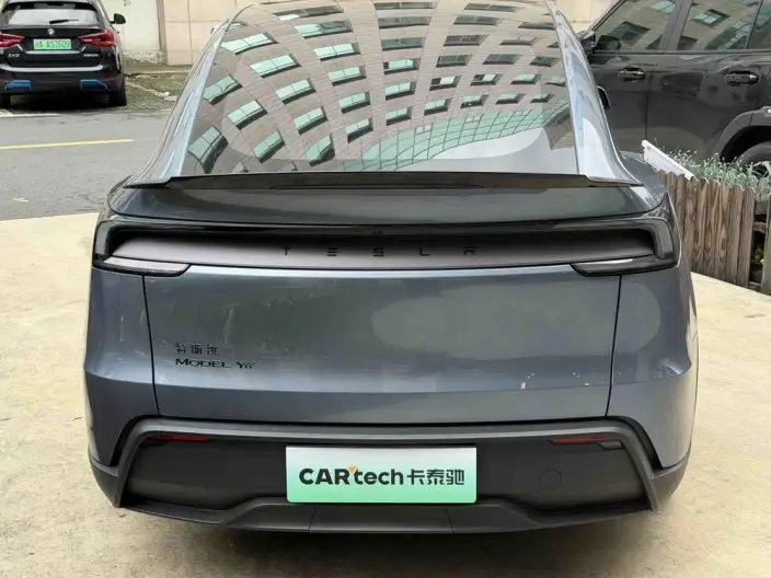 Model Y L 2026 Model Standard Edition