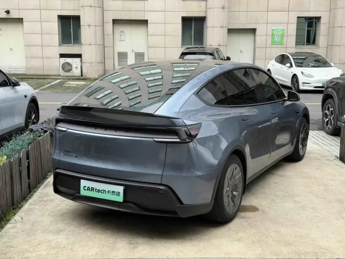 Model Y L 2026 Model Standard Edition