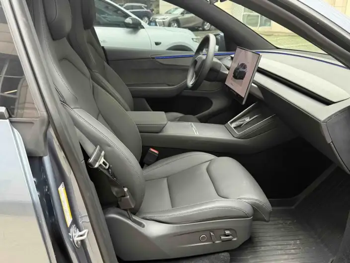 Model Y L 2026 Model Standard Edition – фото 6