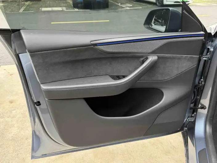Model Y L 2026 Model Standard Edition – фото 7