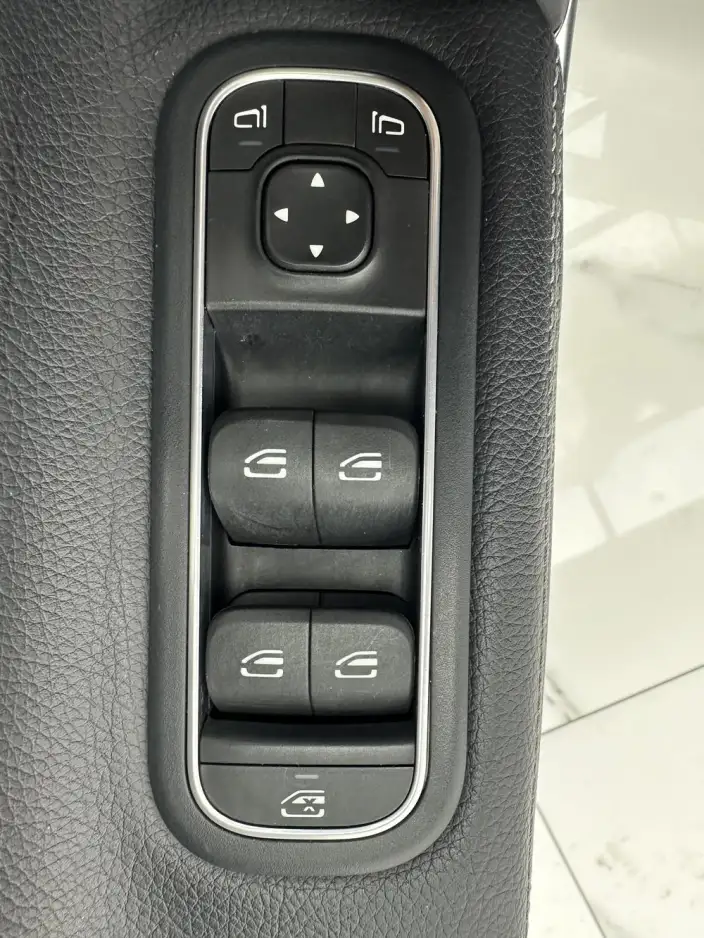 Mercedes-Benz A-class 2022 Model A 180 L Sports sedan – фото 8
