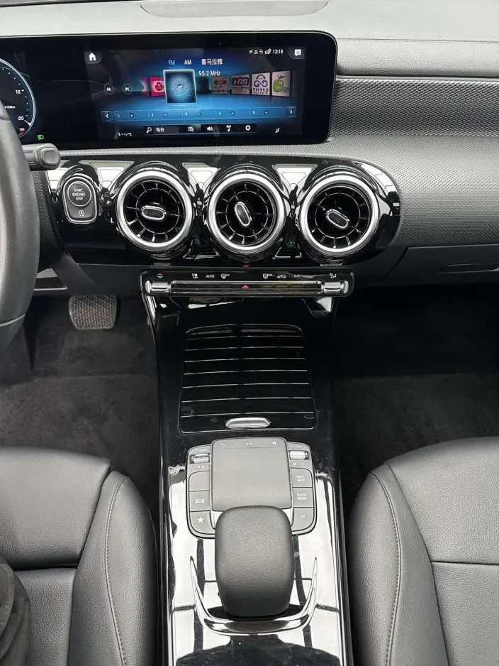 Mercedes-Benz A-class 2022 Model A 180 L Sports sedan – фото 10
