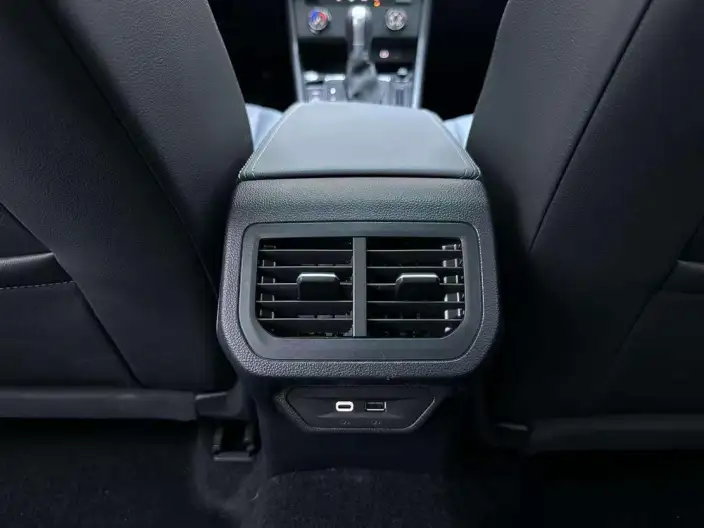 Volkswagen Lavida 2023 Model 1.5L Automatic Starry Sky Five Million Edition – фото 10