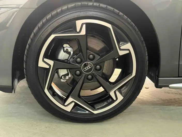 Audi A3 2026 Model Sportback 35 TFSI Continental Flying Spur Exclusive Model – фото 9