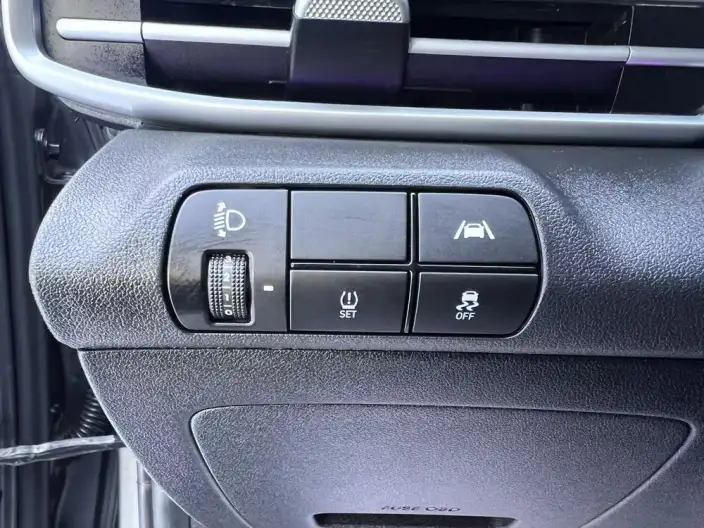 Hyundai Ioniq 2022 Model 1.5L CVT 20th SE 20th Anniversary Memorial Edition – фото 9