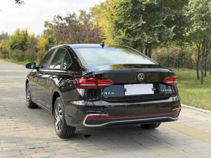 Volkswagen Lavida 2023 Model 1.5L Automatic Manyi Edition – фото 4