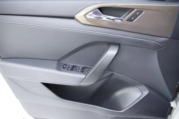Volkswagen Tharu 2022 Model 280TSI 2WD Deluxe Edition – фото 10