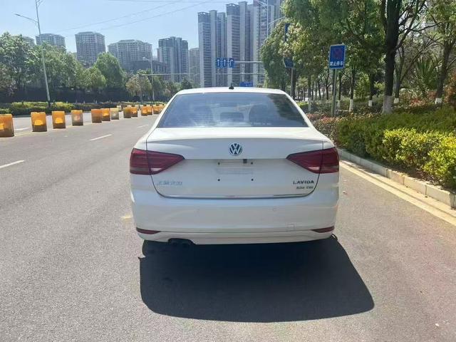 Volkswagen Lavida 2015 модификация 230TSI DSG Com f ort Edition – фото 8