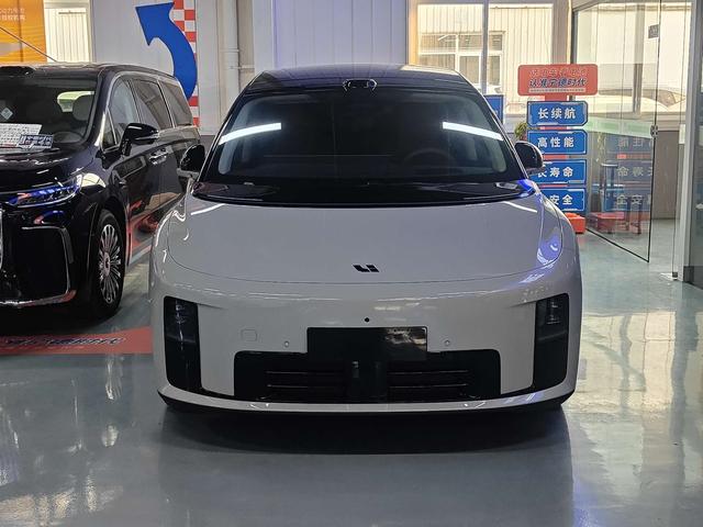 Li Auto i8 2025 Standard – фото 2