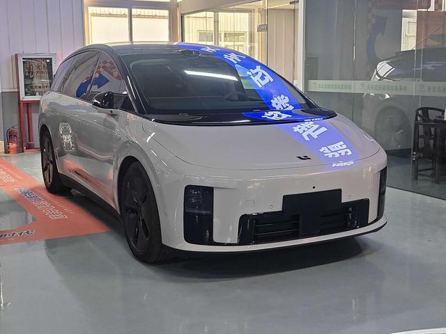 Li Auto i8 2025 Standard – фото 3