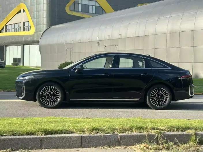 Roewe M7 DMH 2025 Model 160km Premium – фото 3