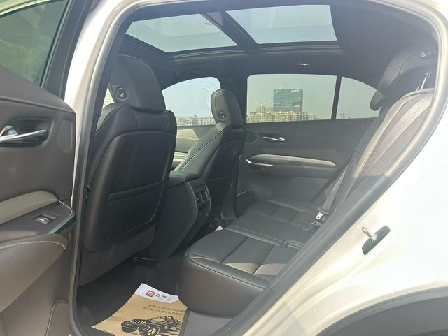 Cadillac XT4 2020 28T FWD Leading – фото 4