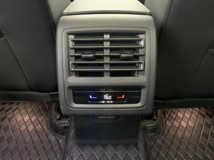 Volkswagen Golf 2023 Model Facelift 280TSI DSG R-Line Lite – фото 8