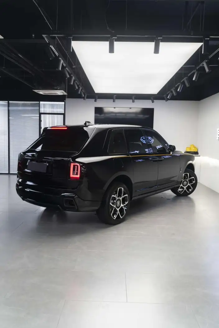 Cullinan 2025 Model Series II Black Badge Disruptor – фото 5