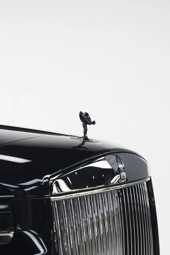 Cullinan 2025 Model Series II Black Badge Disruptor – фото 8