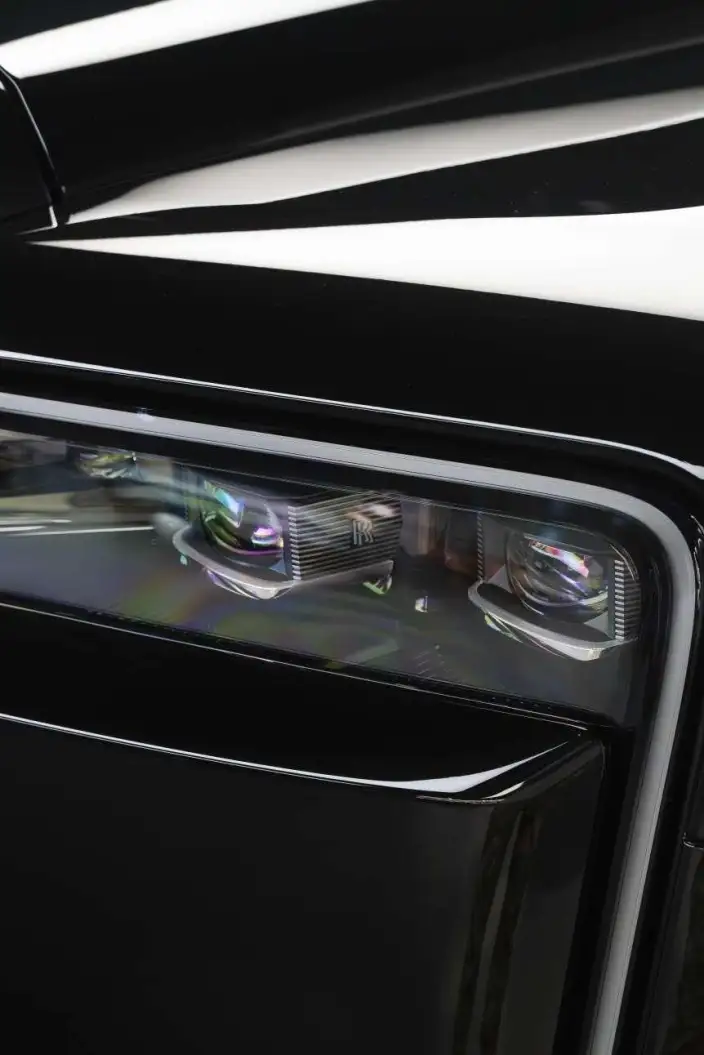 Cullinan 2025 Model Series II Black Badge Disruptor – фото 9