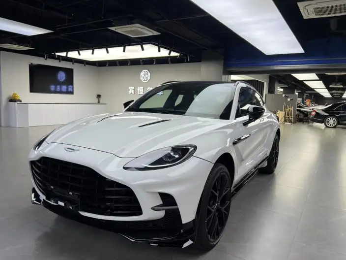 Aston Martin DBX 2025 Model 4.0T V8 707 – фото 1