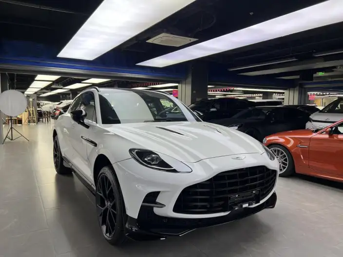 Aston Martin DBX 2025 Model 4.0T V8 707 – фото 3