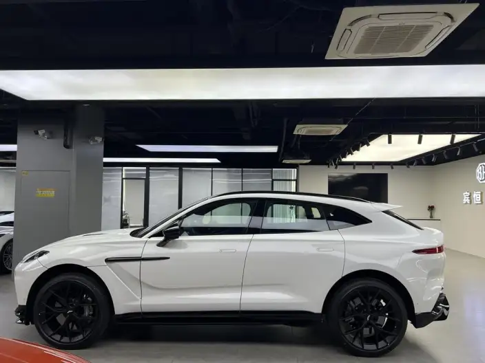 Aston Martin DBX 2025 Model 4.0T V8 707 – фото 4