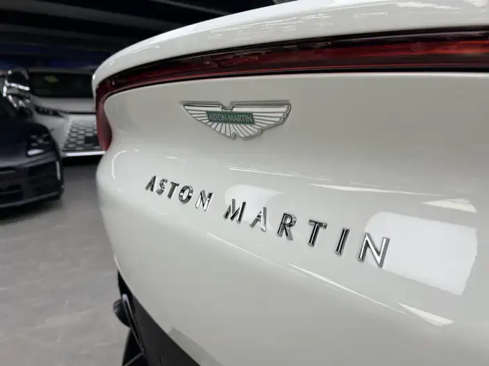 Aston Martin DBX 2025 Model 4.0T V8 707 – фото 8