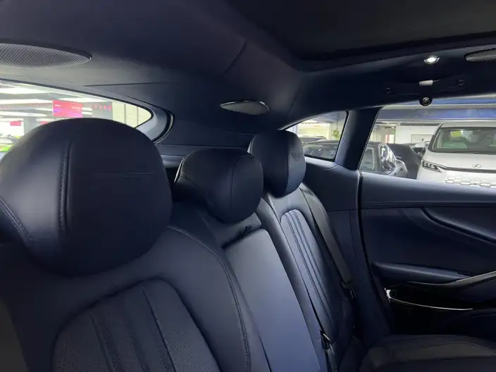 Aston Martin DBX 2025 Model 4.0T V8 707 – фото 10
