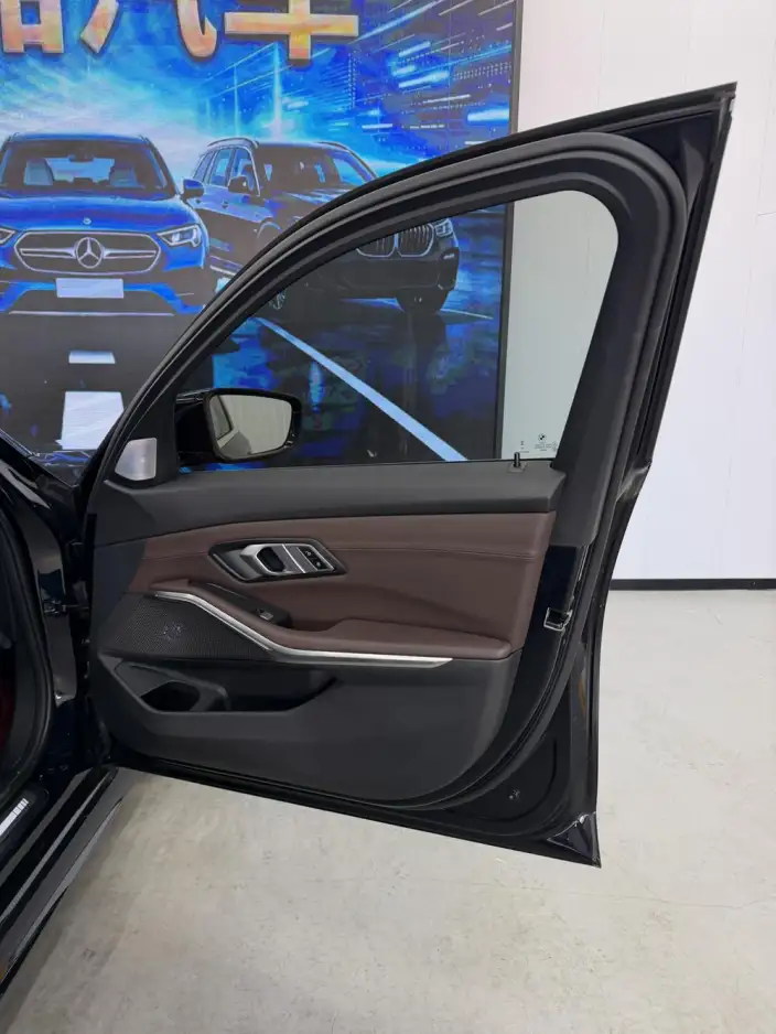 BMW 3 Series 2023 Model 320Li M Sports Set – фото 8