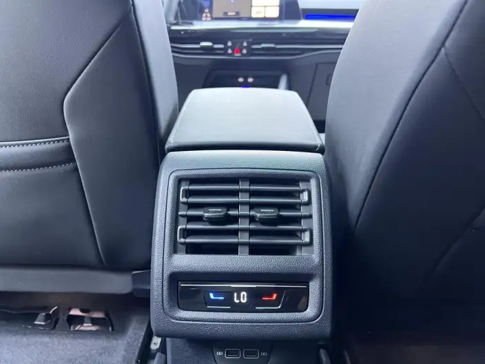 Volkswagen Golf 2023 Model 280TSI DSG R-Line Lite – фото 8