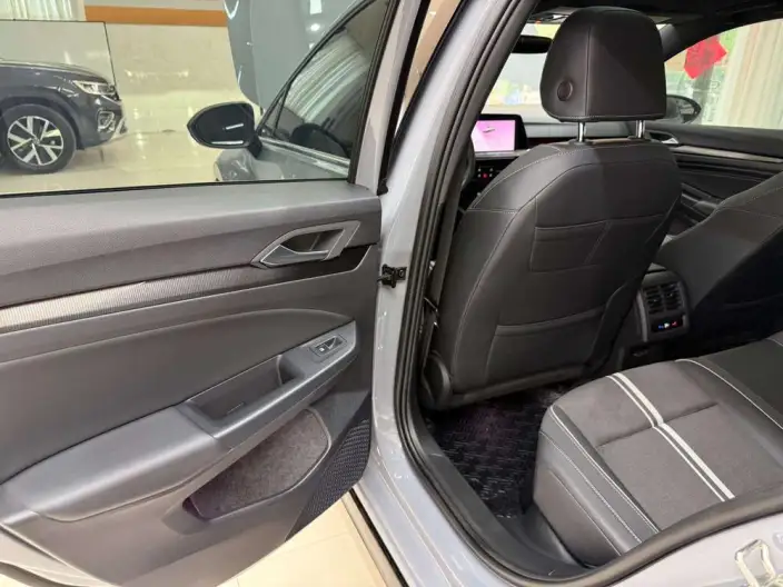 Volkswagen Golf 2023 Model 280TSI DSG R-Line Lite – фото 10