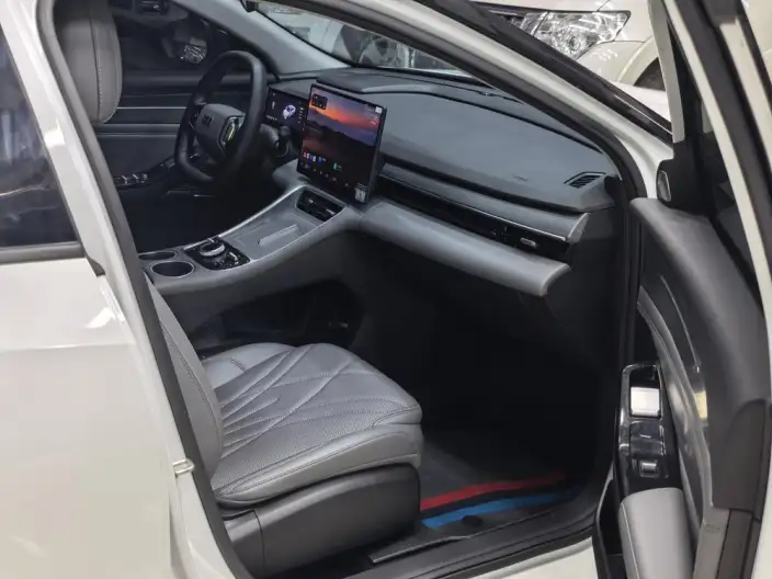 Geely Galaxy L6 2025 Model 1.5 EM-i DHT 140KM Tiggo + Edition – фото 10
