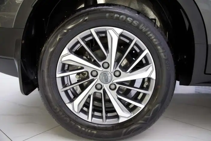 Geely Binyue 2021 Model 240T DCT Platinum edition – фото 9
