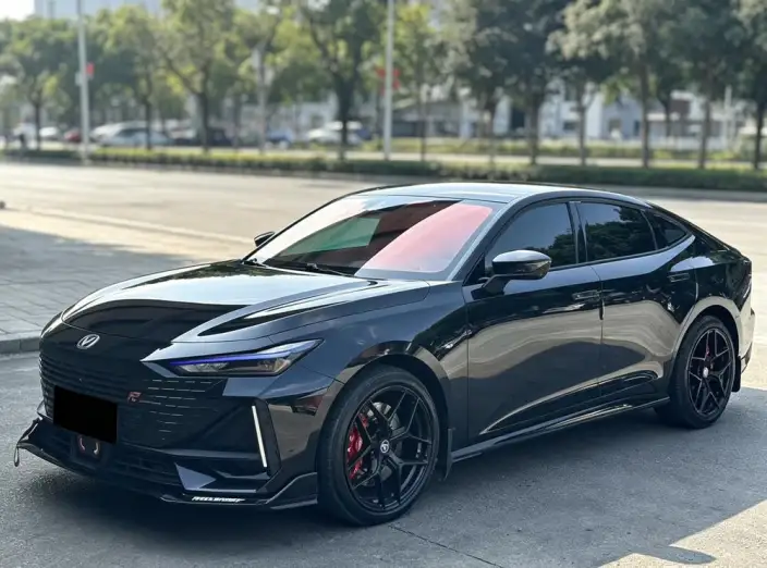 Changan UNI-V 2022 Model 1.5T Sports Edition – фото 1