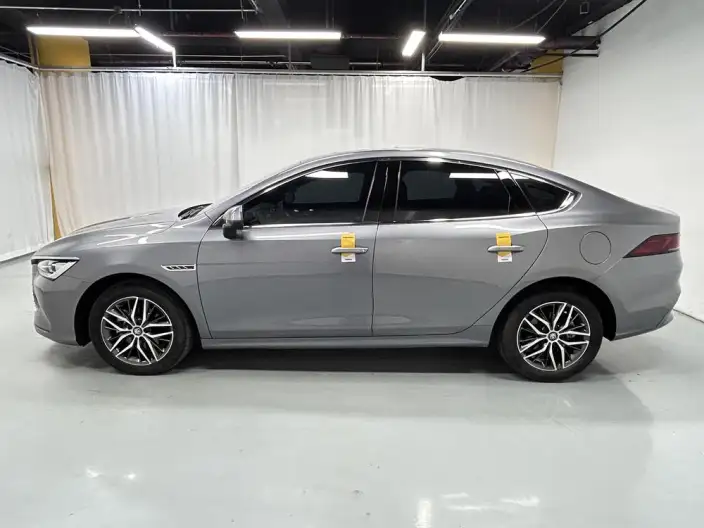BYD Qin PLUS DM 2023 Model DM-i Champion Edition 120KM Leading Model