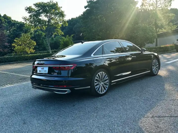 Audi A8 2023 Model A8L 50 TFSI quattro Exclusive Model – фото 5