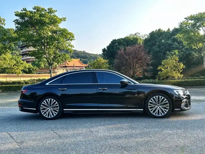 Audi A8 2023 Model A8L 50 TFSI quattro Exclusive Model – фото 6
