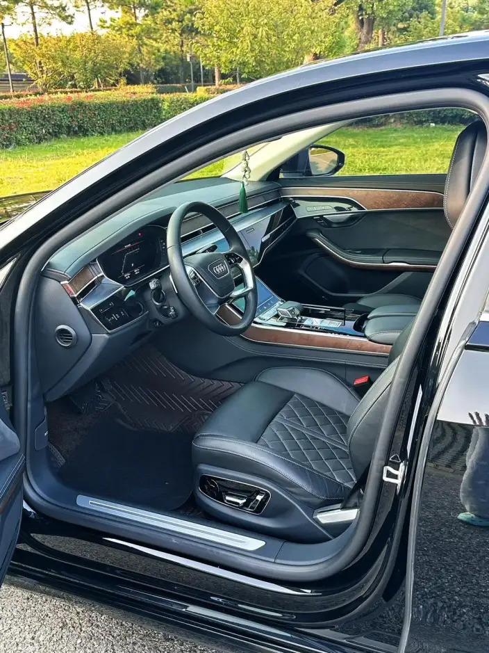 Audi A8 2023 Model A8L 50 TFSI quattro Exclusive Model – фото 10