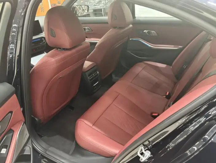 BMW 3 Series 2025 Model 330i M Sports Night Set – фото 9