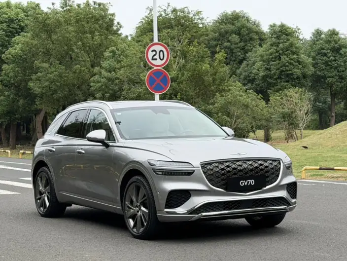 Genesis GV70 2025 Model 2.5T 4WD Ultimate Edition – фото 3